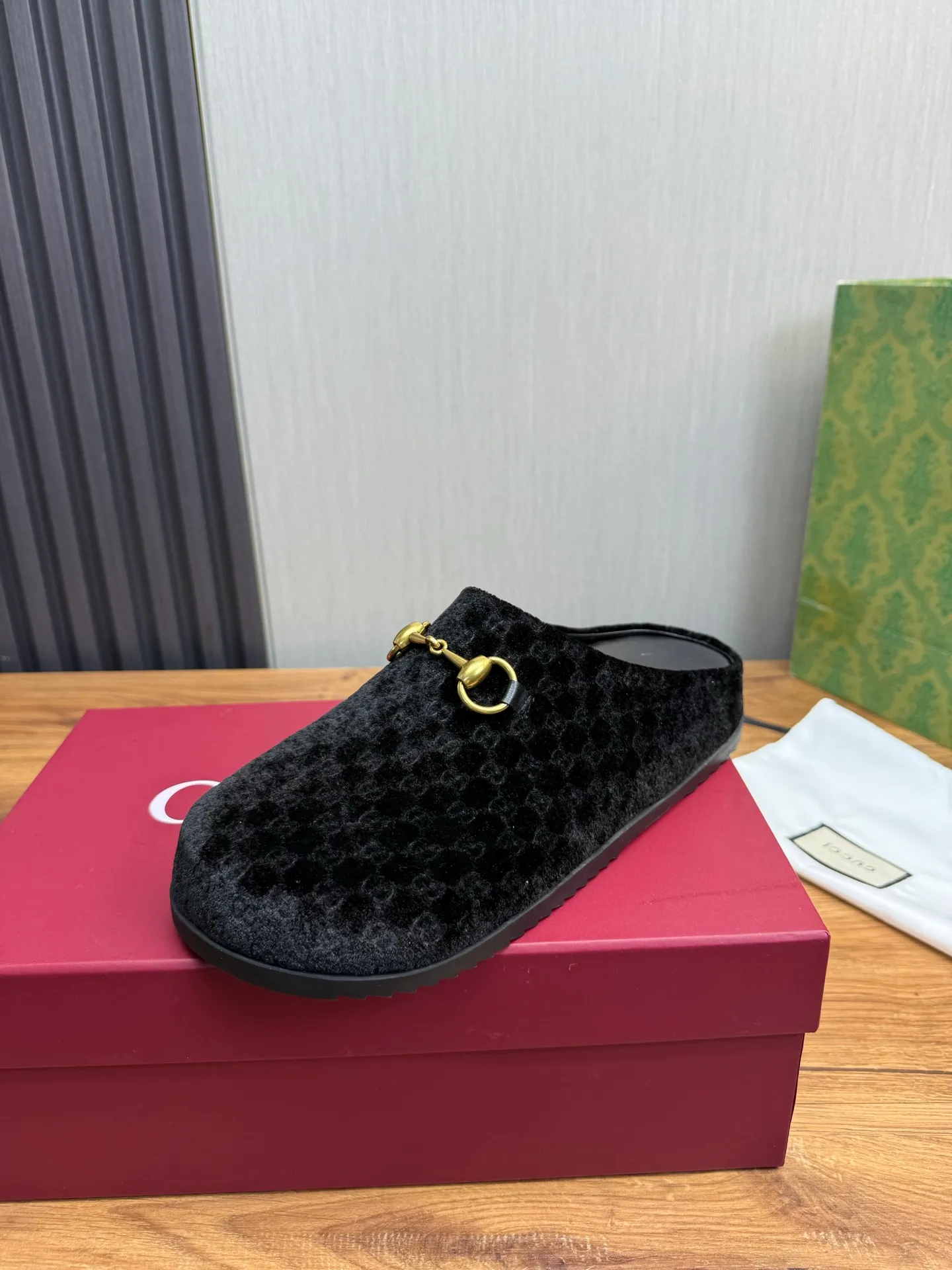 Men's men's shoes💰Pili 420💰Maoli 460💰 ＧＵＣＣＩGucci. Popular couple slippers hot sale🩷💚 🩴Official website one to one production 35-45 size 45 46 🉑️Customized!